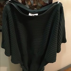 Short sleeve light sweater with tie waist